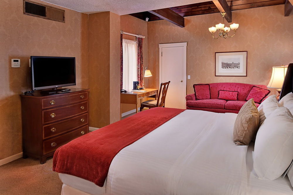 Seven Gables Inn, St Louis West, A Tribute Portfolio Hotel Клейтон Номер фото