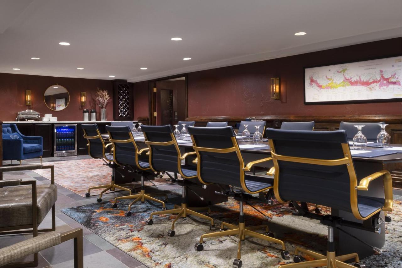 Seven Gables Inn, St Louis West, A Tribute Portfolio Hotel Клейтон Экстерьер фото