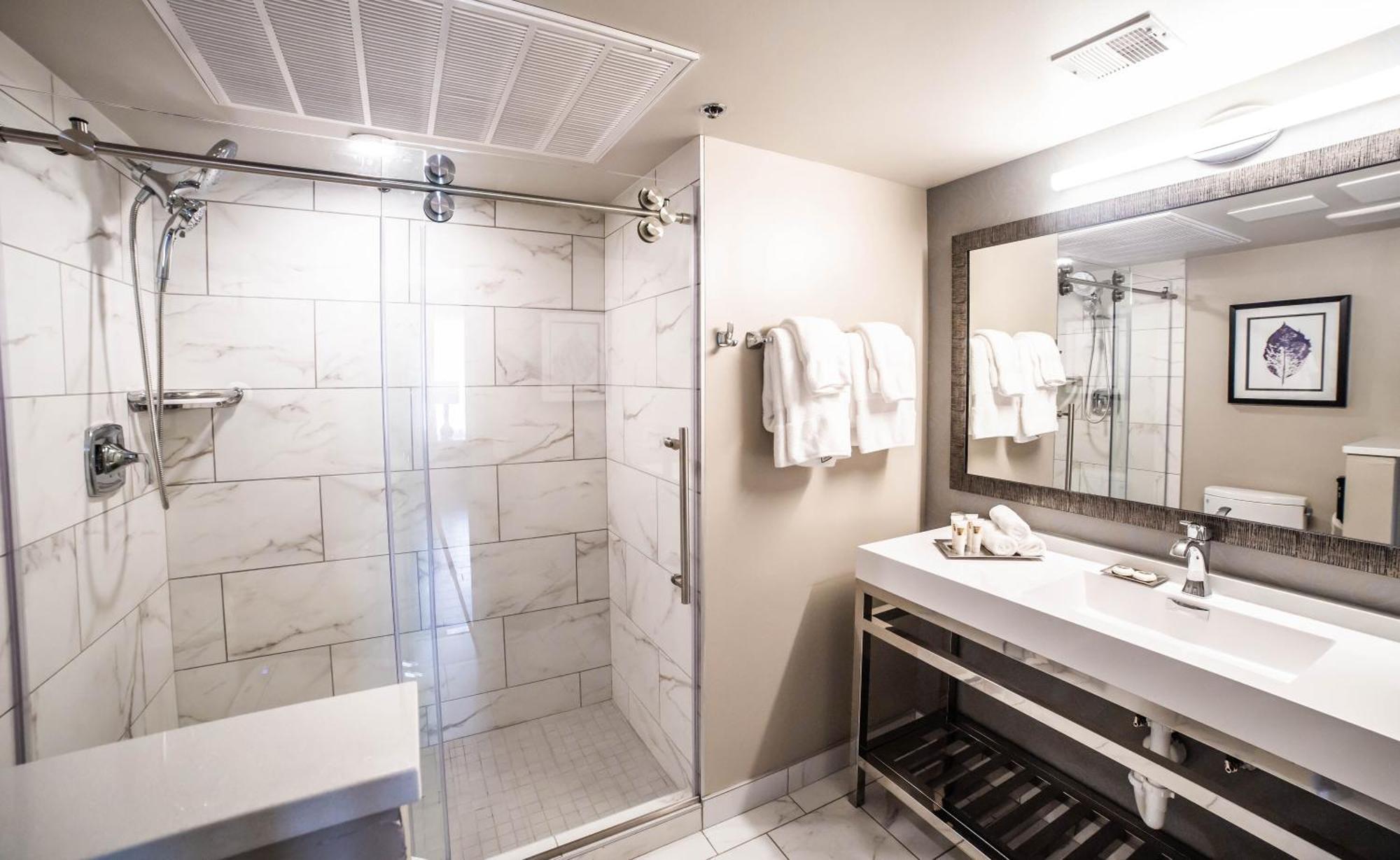 Seven Gables Inn, St Louis West, A Tribute Portfolio Hotel Клейтон Экстерьер фото