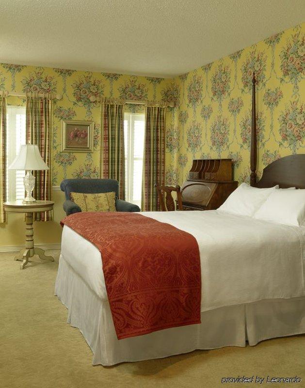 Seven Gables Inn, St Louis West, A Tribute Portfolio Hotel Клейтон Номер фото