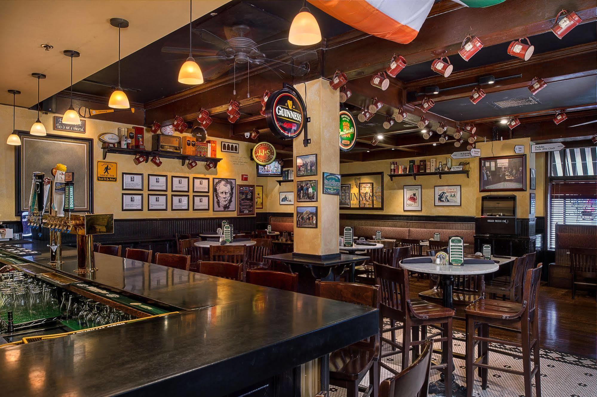 Seven Gables Inn, St Louis West, A Tribute Portfolio Hotel Клейтон Экстерьер фото