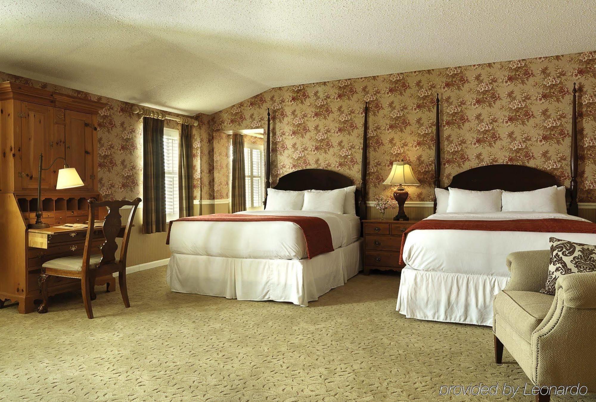 Seven Gables Inn, St Louis West, A Tribute Portfolio Hotel Клейтон Номер фото