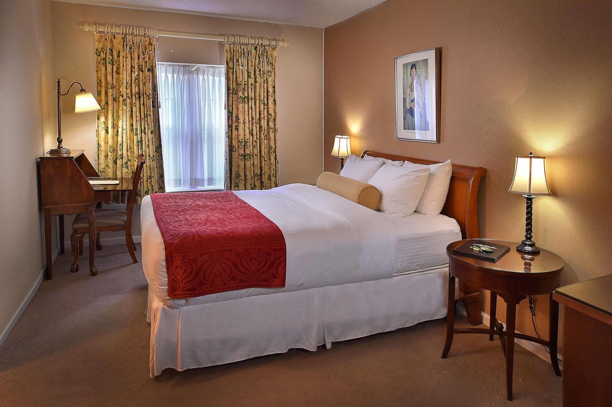 Seven Gables Inn, St Louis West, A Tribute Portfolio Hotel Клейтон Экстерьер фото