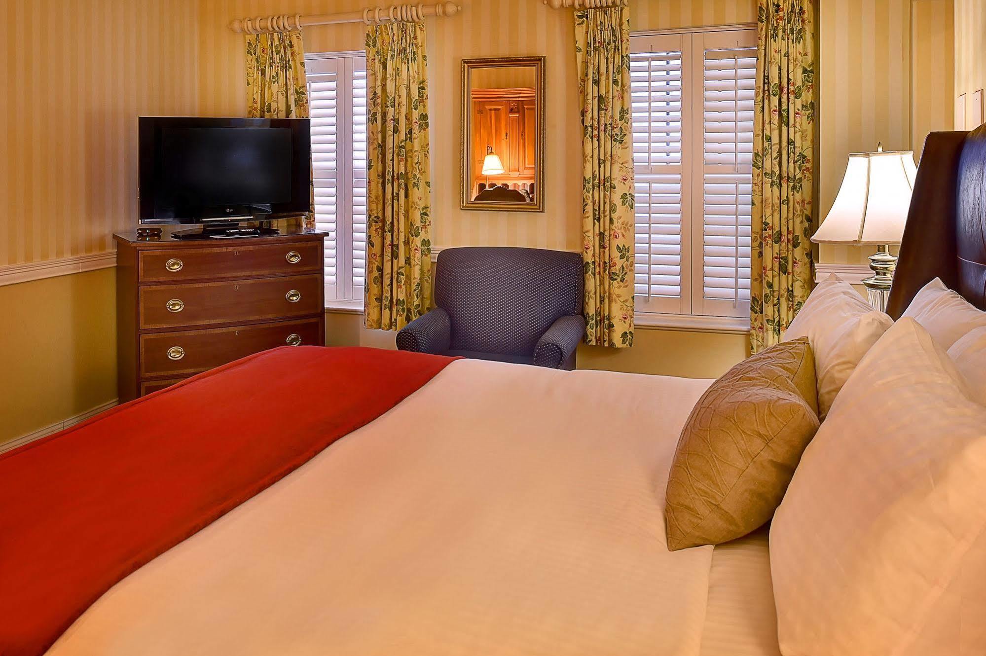 Seven Gables Inn, St Louis West, A Tribute Portfolio Hotel Клейтон Экстерьер фото