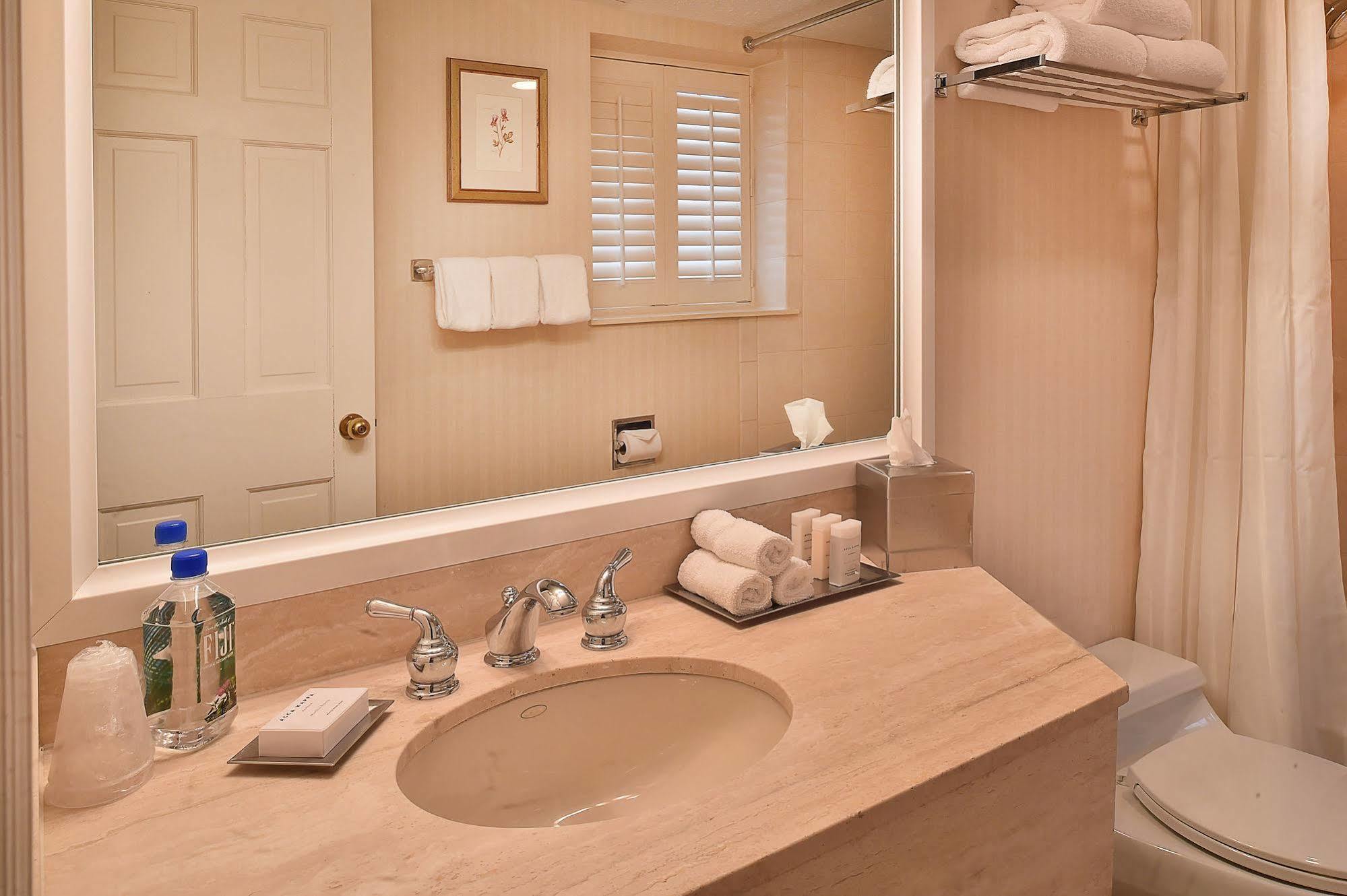 Seven Gables Inn, St Louis West, A Tribute Portfolio Hotel Клейтон Экстерьер фото