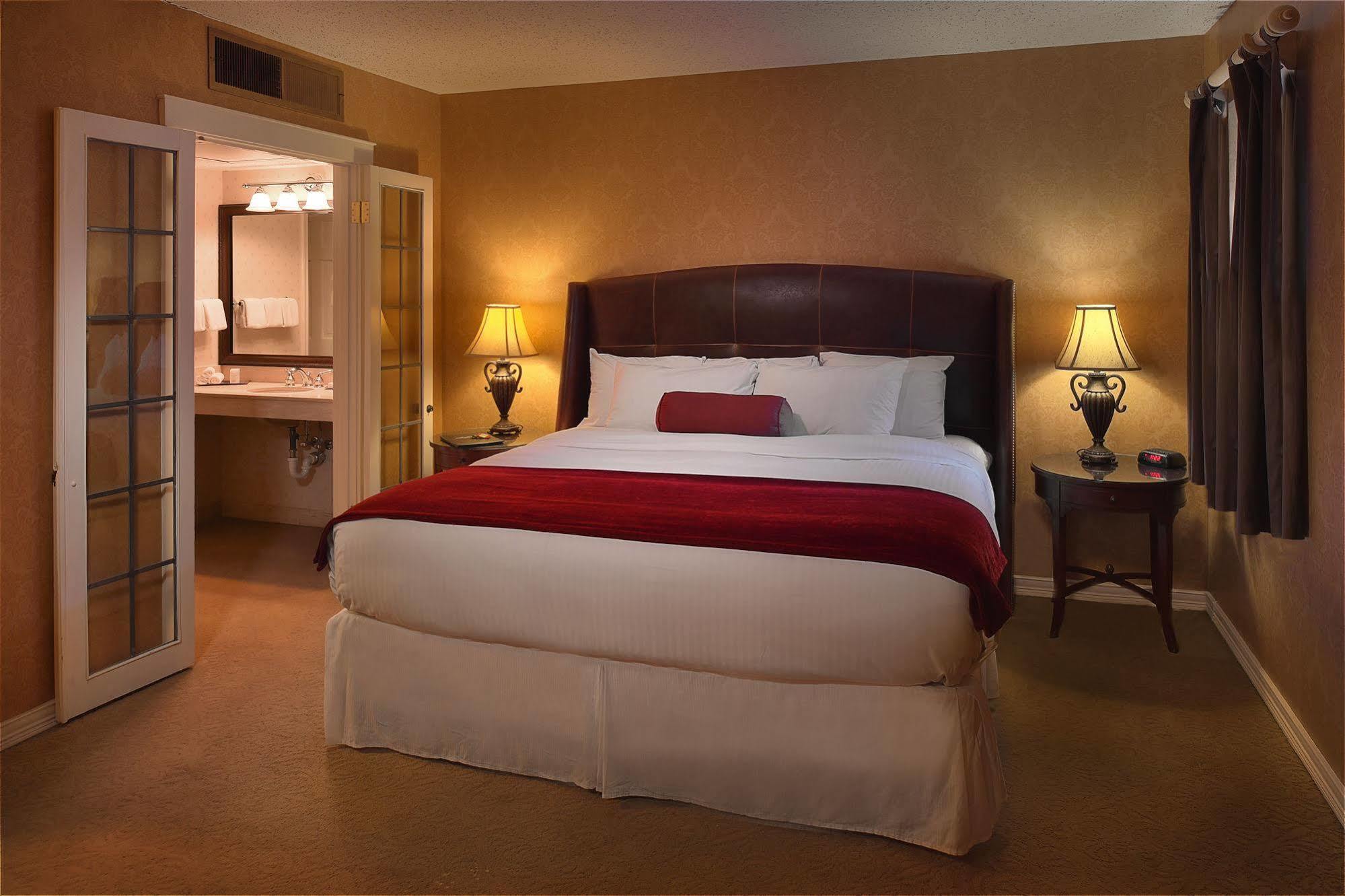 Seven Gables Inn, St Louis West, A Tribute Portfolio Hotel Клейтон Экстерьер фото