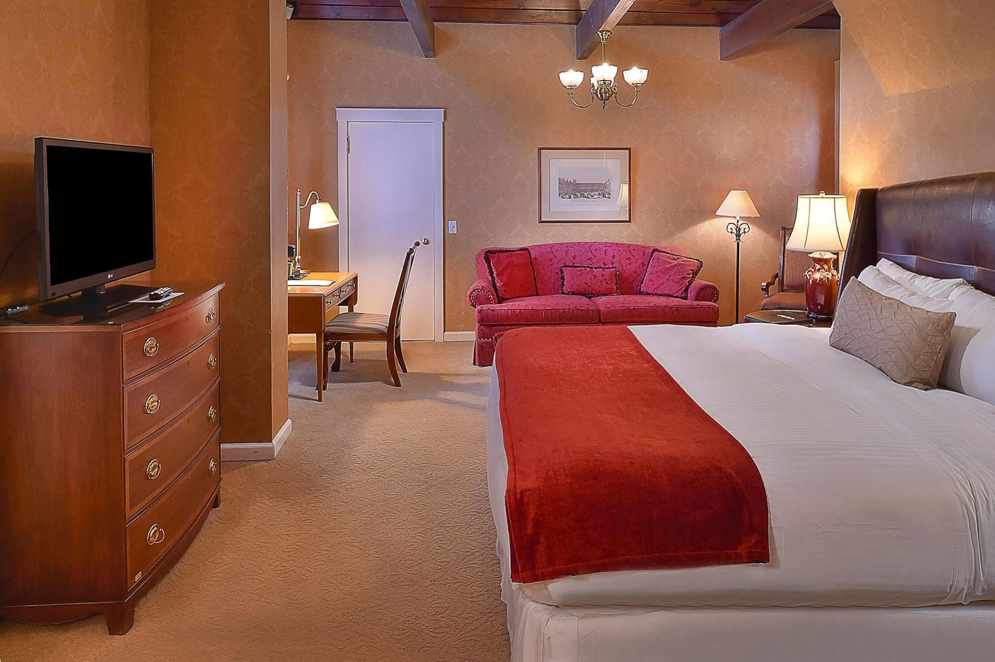 Seven Gables Inn, St Louis West, A Tribute Portfolio Hotel Клейтон Экстерьер фото