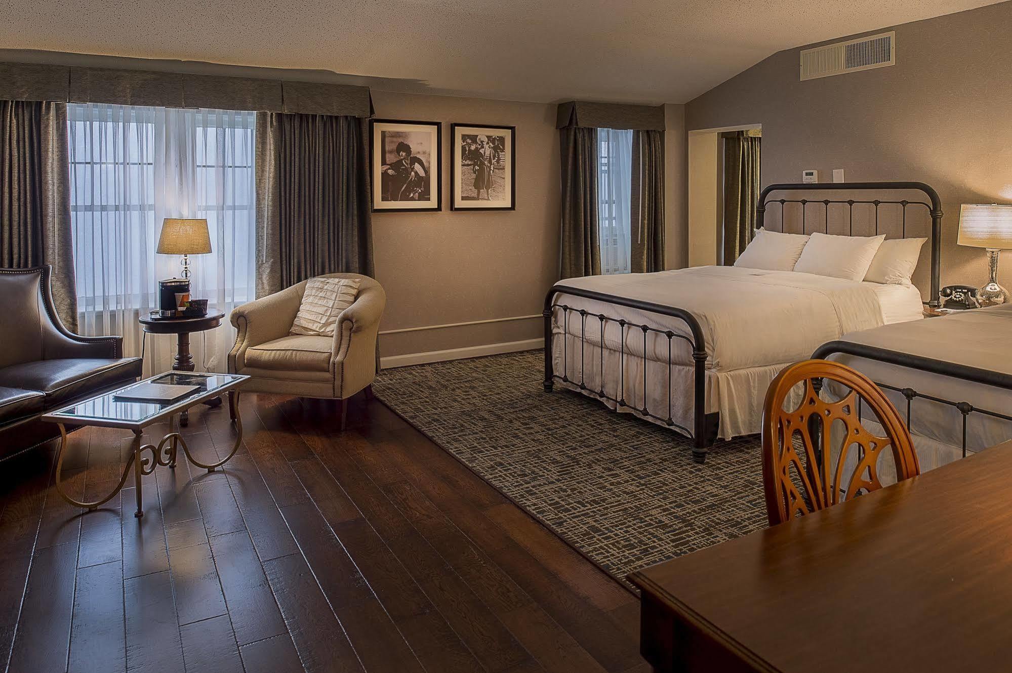 Seven Gables Inn, St Louis West, A Tribute Portfolio Hotel Клейтон Экстерьер фото